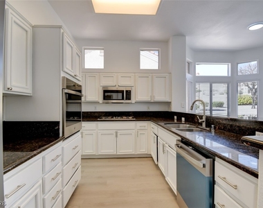 10800 Mission Lakes Avenue - Photo Thumbnail 14