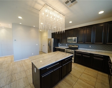 880 Cool Aquamarine Street - Photo Thumbnail 11