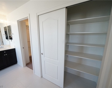 880 Cool Aquamarine Street - Photo Thumbnail 28