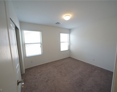 880 Cool Aquamarine Street - Photo Thumbnail 21