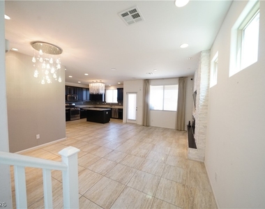 880 Cool Aquamarine Street - Photo Thumbnail 4
