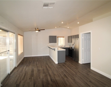 916 Clubview Drive - Photo Thumbnail 19