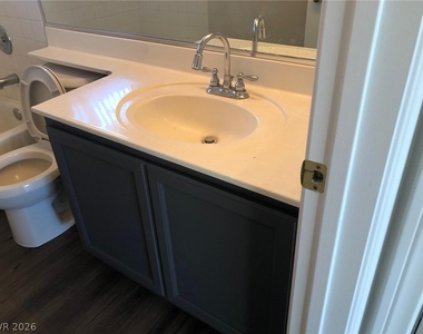 916 Clubview Drive - Photo Thumbnail 32