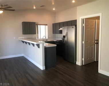 916 Clubview Drive - Photo Thumbnail 10