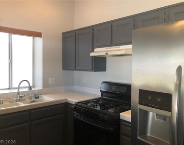 916 Clubview Drive - Photo Thumbnail 7