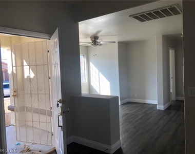 916 Clubview Drive - Photo Thumbnail 3