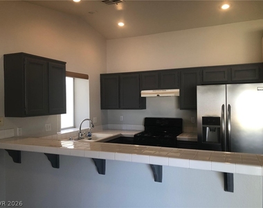 916 Clubview Drive - Photo Thumbnail 9
