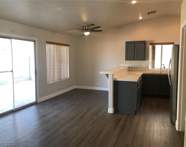 916 Clubview Drive - Photo Thumbnail 18