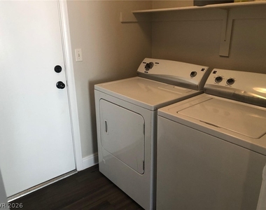 916 Clubview Drive - Photo Thumbnail 12