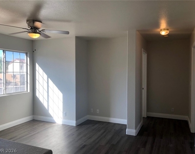 916 Clubview Drive - Photo Thumbnail 5