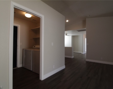 916 Clubview Drive - Photo Thumbnail 11