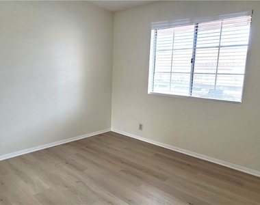 1375 E Hacienda Avenue - Photo Thumbnail 15