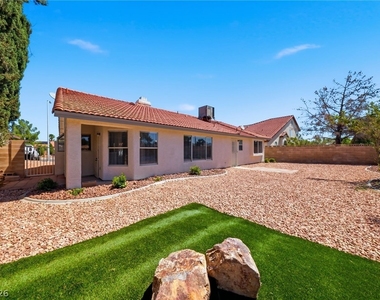 735 Stonecliff Way - Photo Thumbnail 18