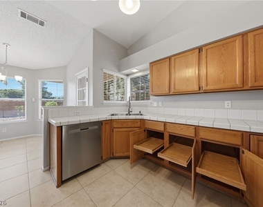 735 Stonecliff Way - Photo Thumbnail 11