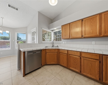 735 Stonecliff Way - Photo Thumbnail 10