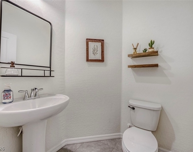 10594 Skye Arroyo Avenue - Photo Thumbnail 15
