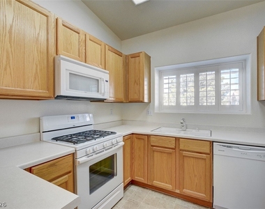 7450 S Eastern Avenue - Photo Thumbnail 9