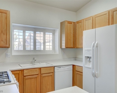 7450 S Eastern Avenue - Photo Thumbnail 10