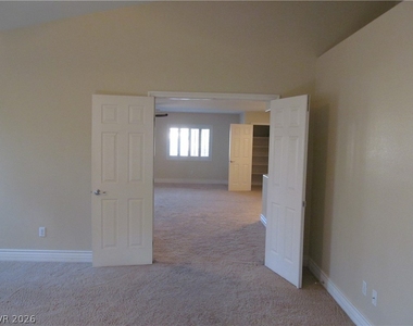 343 Center Green Drive - Photo Thumbnail 16
