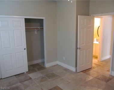 343 Center Green Drive - Photo Thumbnail 5