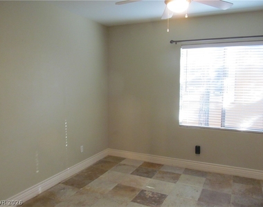 343 Center Green Drive - Photo Thumbnail 4