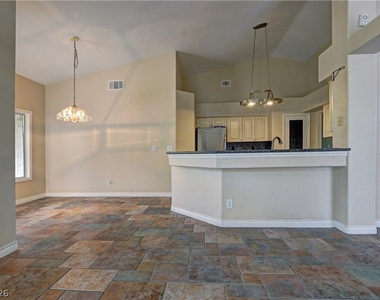 2108 Crestpoint Way - Photo Thumbnail 7