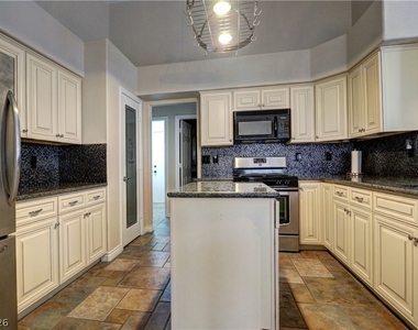 2108 Crestpoint Way - Photo Thumbnail 8
