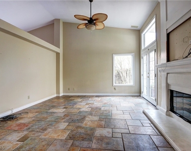 2108 Crestpoint Way - Photo Thumbnail 5