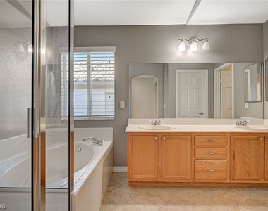 1005 Prestige Meadows Place - Photo Thumbnail 28