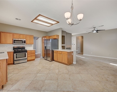 1005 Prestige Meadows Place - Photo Thumbnail 10