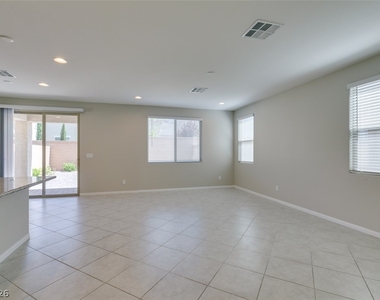10021 Silver Comet Court - Photo Thumbnail 4