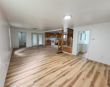 8 Temple Street - Photo Thumbnail 1