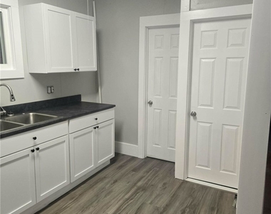 406.5 Union Place - Photo Thumbnail 3