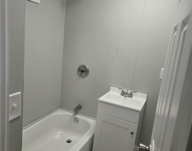 406.5 Union Place - Photo Thumbnail 6