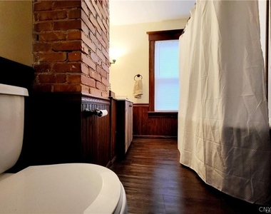37 Niagara Street - Photo Thumbnail 27
