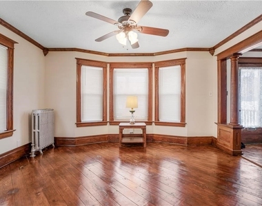 37 Niagara Street - Photo Thumbnail 5