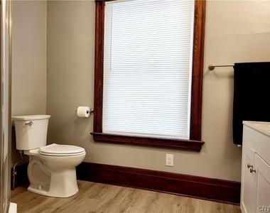 37 Niagara Street - Photo Thumbnail 13