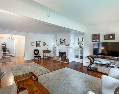 10 Summit Avenue - Photo Thumbnail 9
