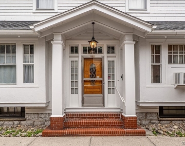 10 Summit Avenue - Photo Thumbnail 2