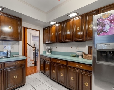 10 Summit Avenue - Photo Thumbnail 14