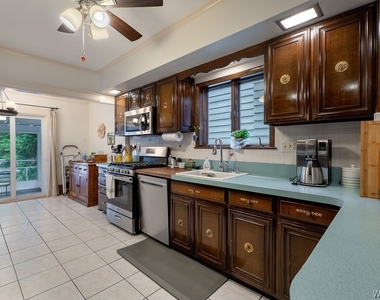 10 Summit Avenue - Photo Thumbnail 13
