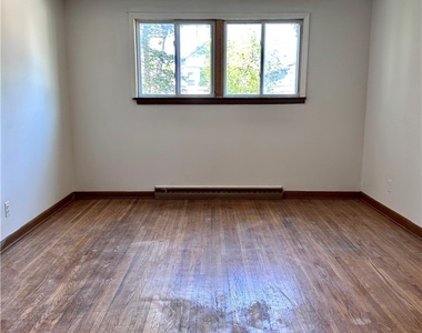 92 Lasalle Avenue - Photo Thumbnail 11