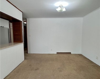 92 Lasalle Avenue - Photo Thumbnail 4