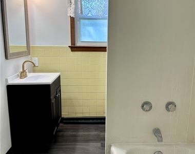 92 Lasalle Avenue - Photo Thumbnail 8