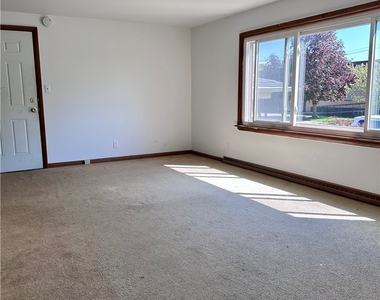 92 Lasalle Avenue - Photo Thumbnail 2