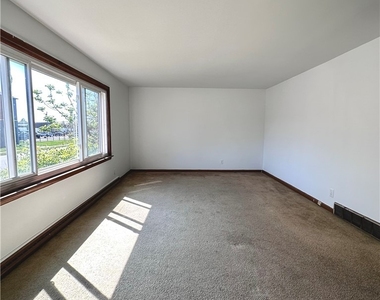 92 Lasalle Avenue - Photo Thumbnail 1