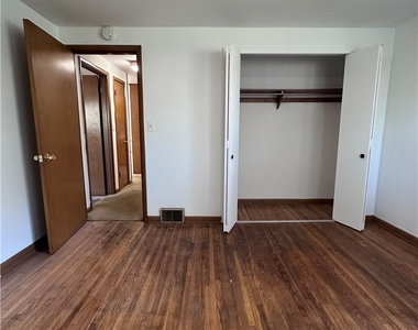 92 Lasalle Avenue - Photo Thumbnail 13