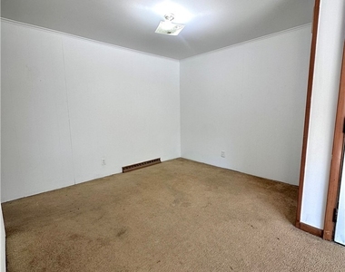 92 Lasalle Avenue - Photo Thumbnail 5
