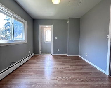 688 Columbus Parkway - Photo Thumbnail 2