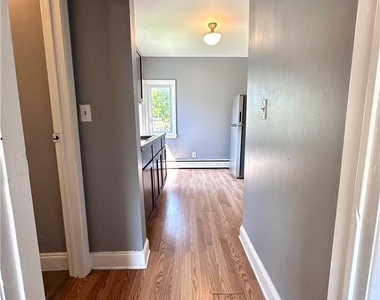 688 Columbus Parkway - Photo Thumbnail 4